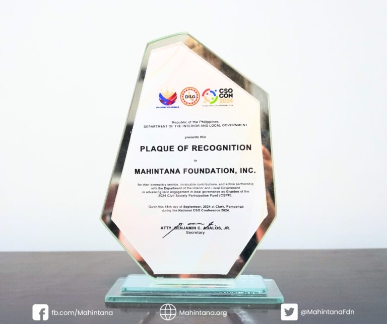 Plaques of recognition has been awarded to Mahintana for its outstanding contributions to civic engagement and local governance