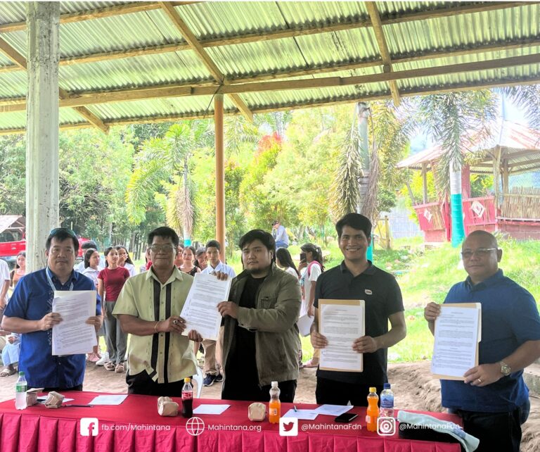 𝗖𝗛𝗔𝗜𝗥𝗦-𝗳𝗼𝗿-𝗧𝗥𝗘𝗘𝗦